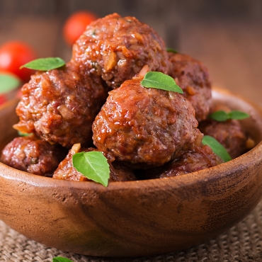 Hackbällchen mit Tomatenfinish