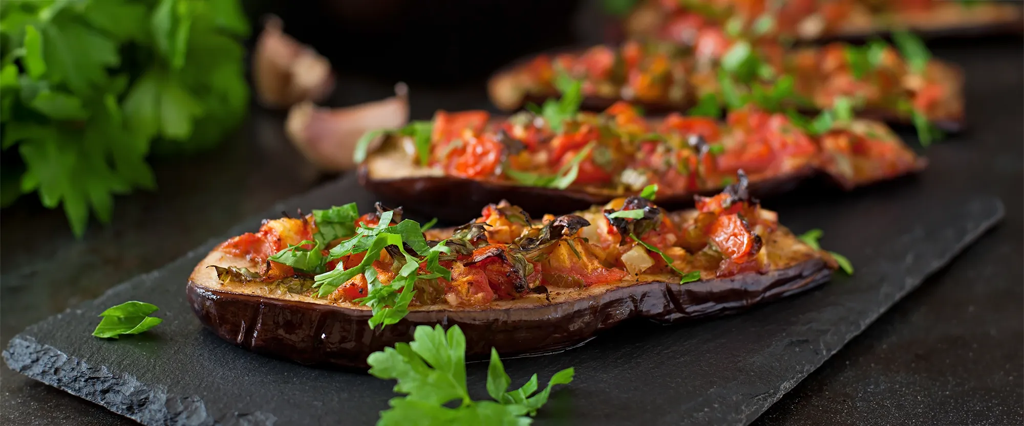 Orientalisch gefüllte Aubergine